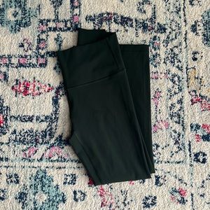 Lululemon Wunder Unders 23” in Rainforest Green size 4